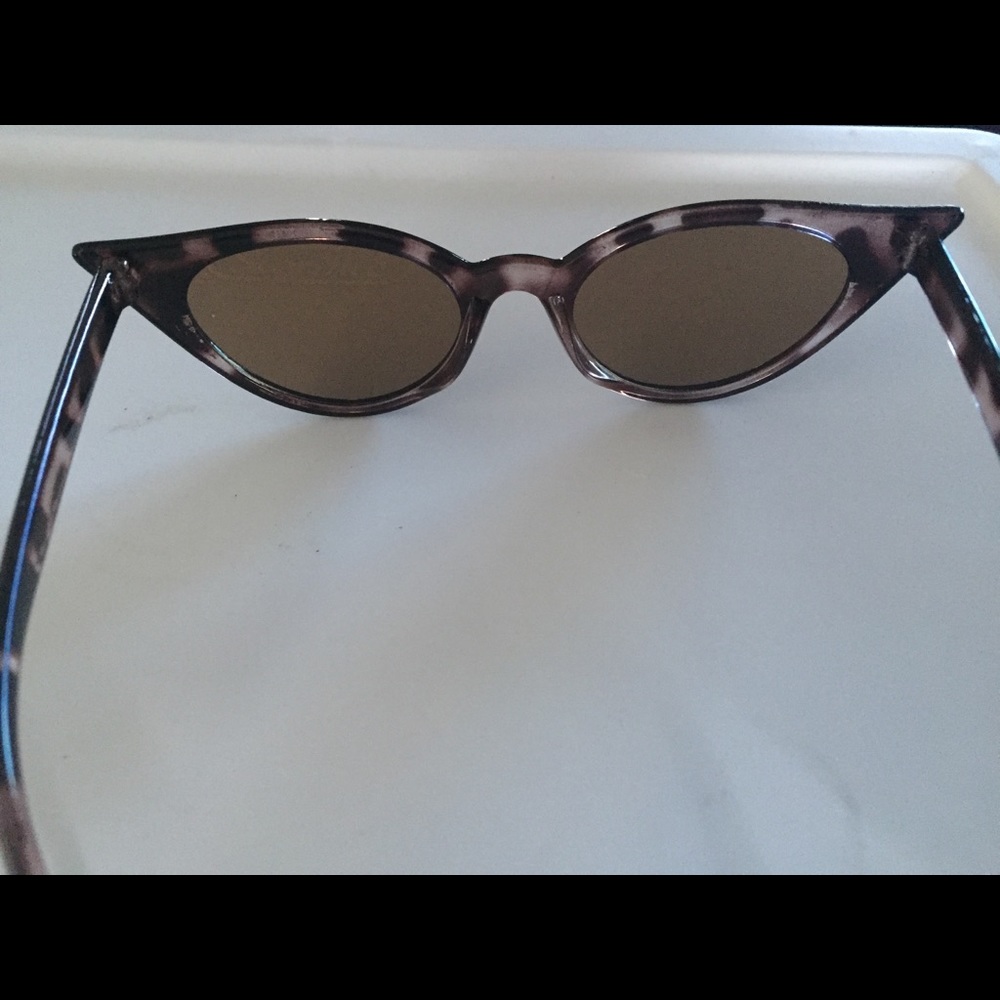 Sun glasses - Picture 2 of 6